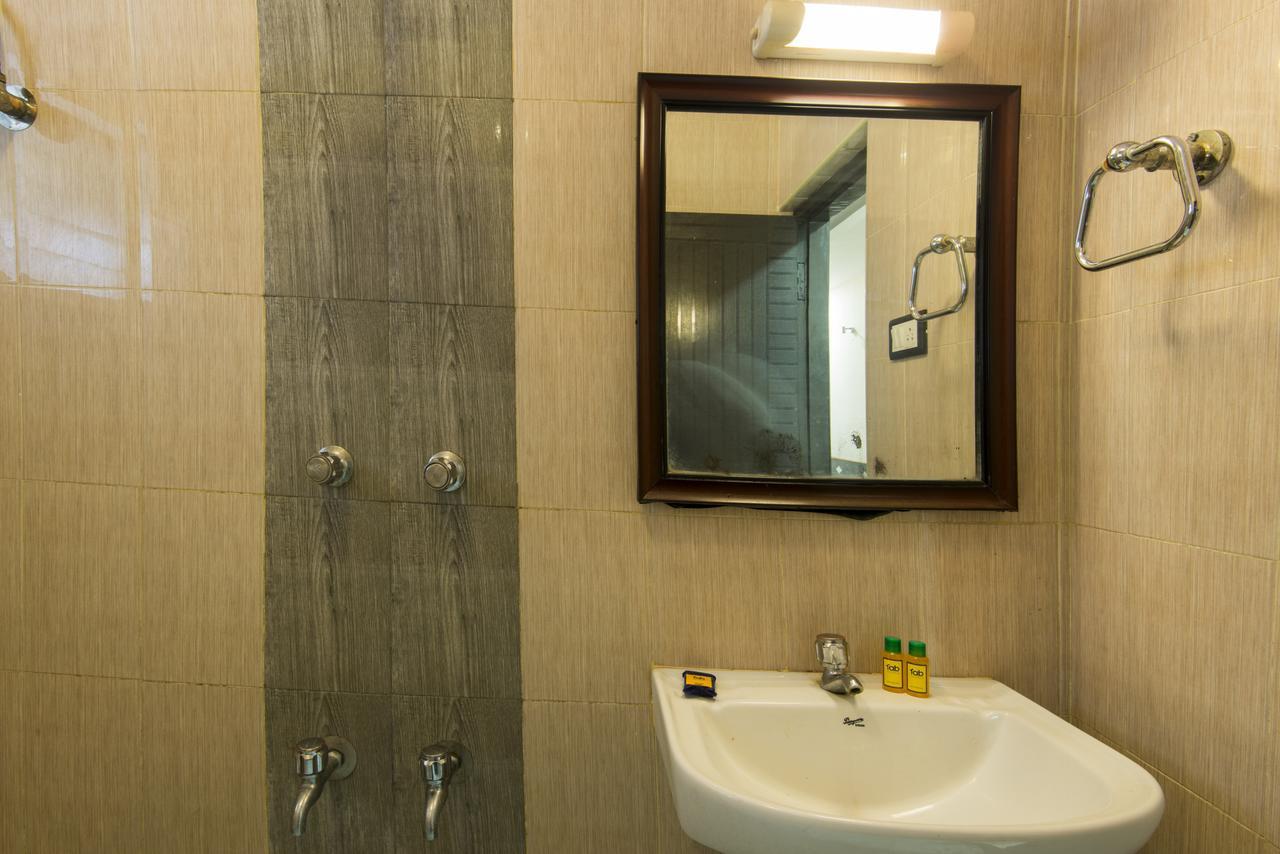 Hotel Fabexpress Shyleeniwas Ii T Nagar Chennai
