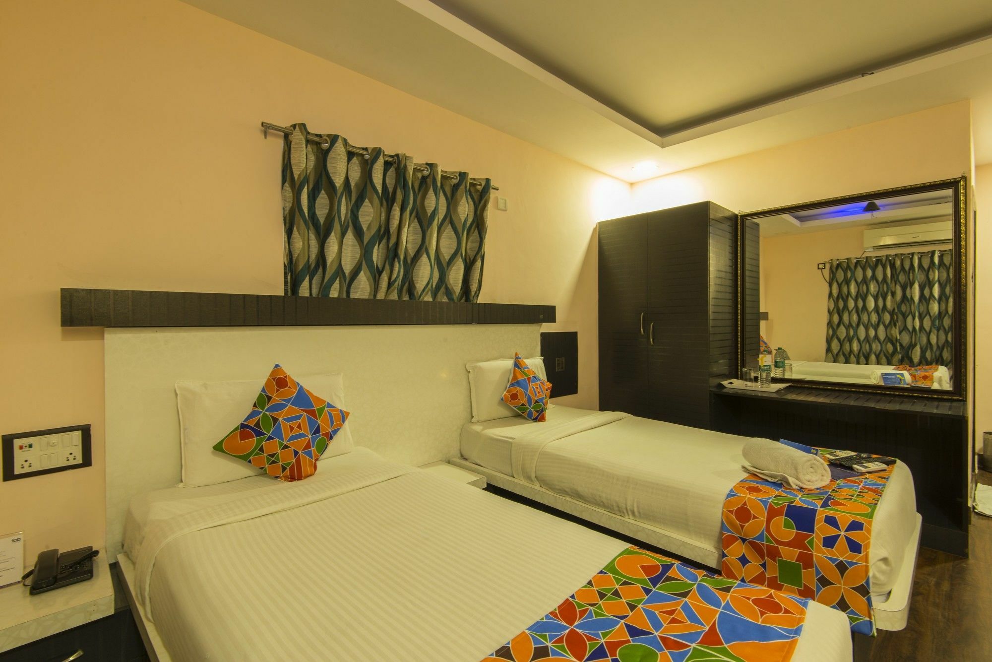 Hotel Fabexpress Shyleeniwas Ii T Nagar